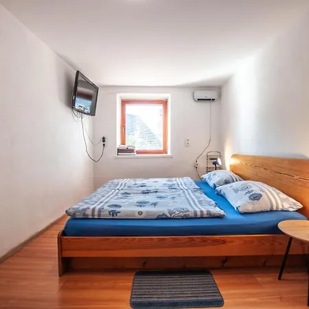 Hostel, And Ceklin Hostal