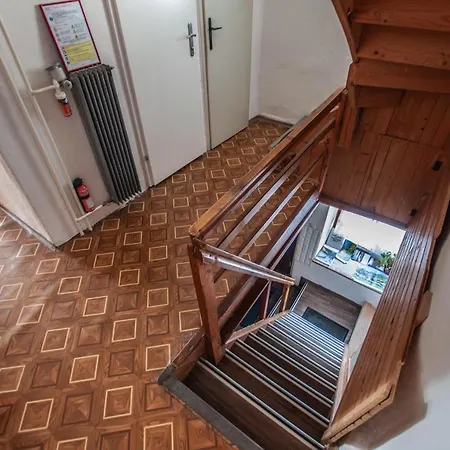 Hostal Hostel, And Ceklin *