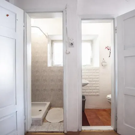 Hostel, And Ceklin *