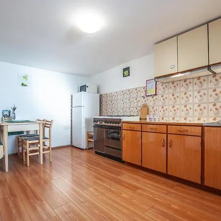 Hostel, And Ceklin