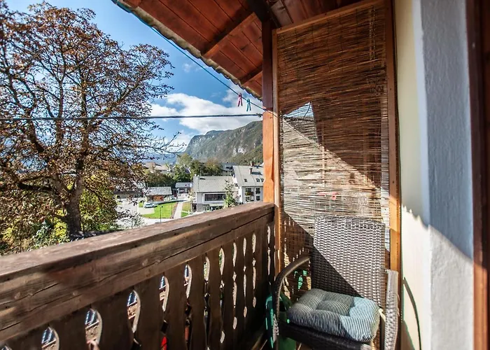 호스텔 Hostel, And Ceklin