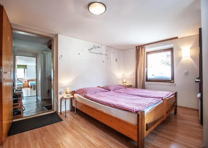 Hostel, And Ceklin 호스텔 보히니