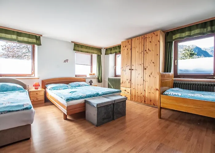 호스텔 Hostel, And Ceklin *