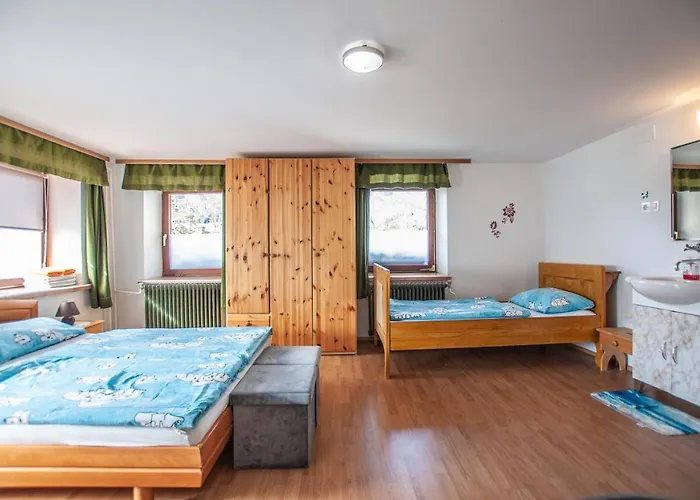 호스텔 Hostel, And Ceklin