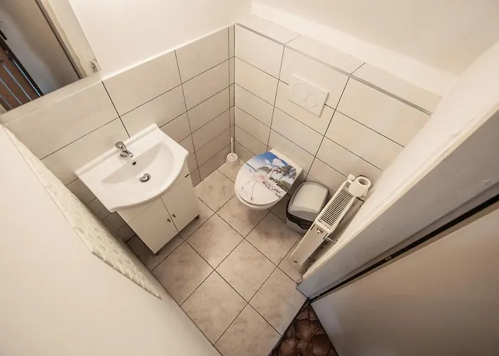 Hostel, And Ceklin 호스텔 보히니