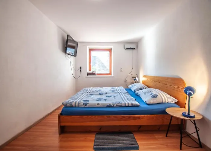 Hostel, And Ceklin Hostel