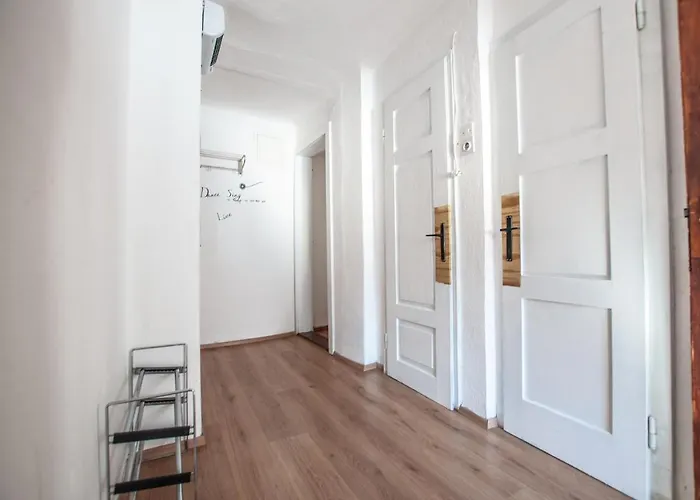 Hostel, And Ceklin 호스텔 보히니